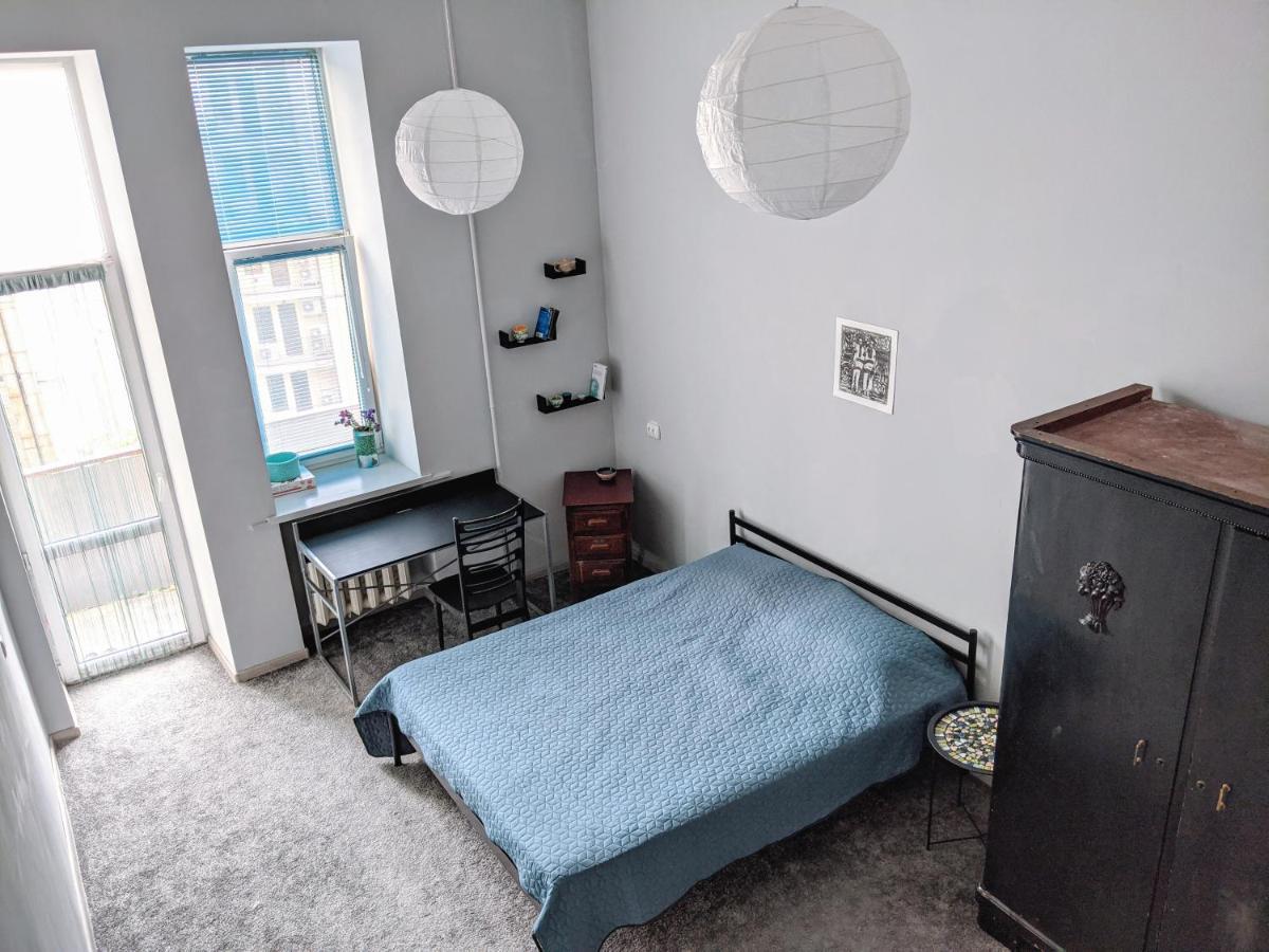 Entire 2-Bedroom Authentic Flat Kiev Esterno foto