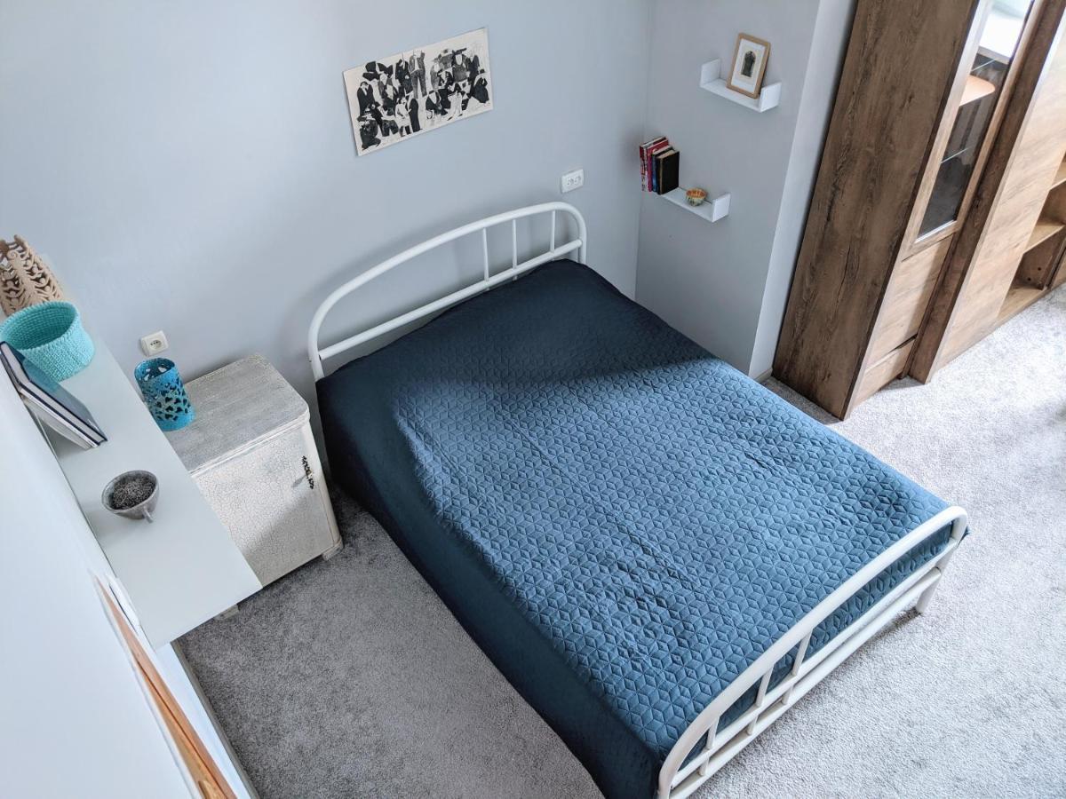 Entire 2-Bedroom Authentic Flat Kiev Esterno foto
