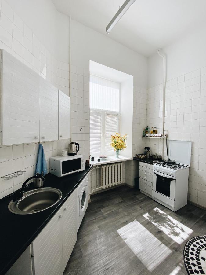 Entire 2-Bedroom Authentic Flat Kiev Esterno foto